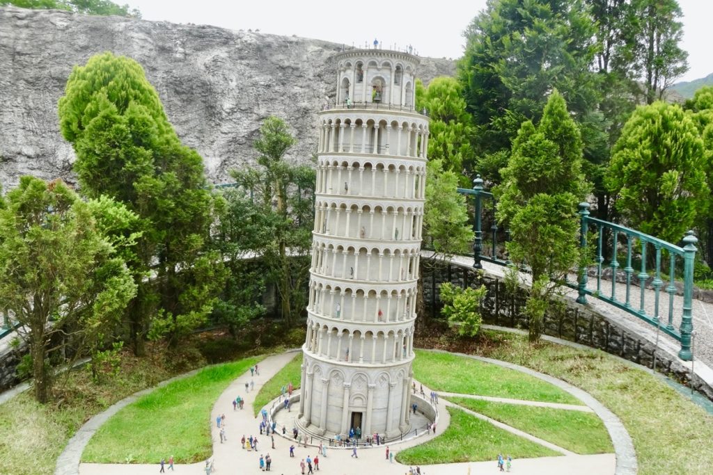 Torre inclinada de Pisa en Tobu World Square
