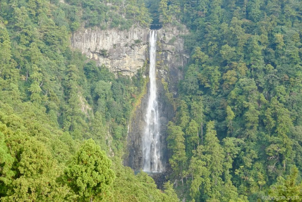 Nachi Falls desde lejos