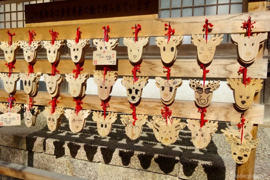 Tablet nazar berbentuk rusa di Kuil Kasuga Taisha