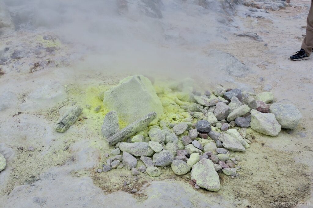 硫黄山（阿寒国立公園）の噴気孔
