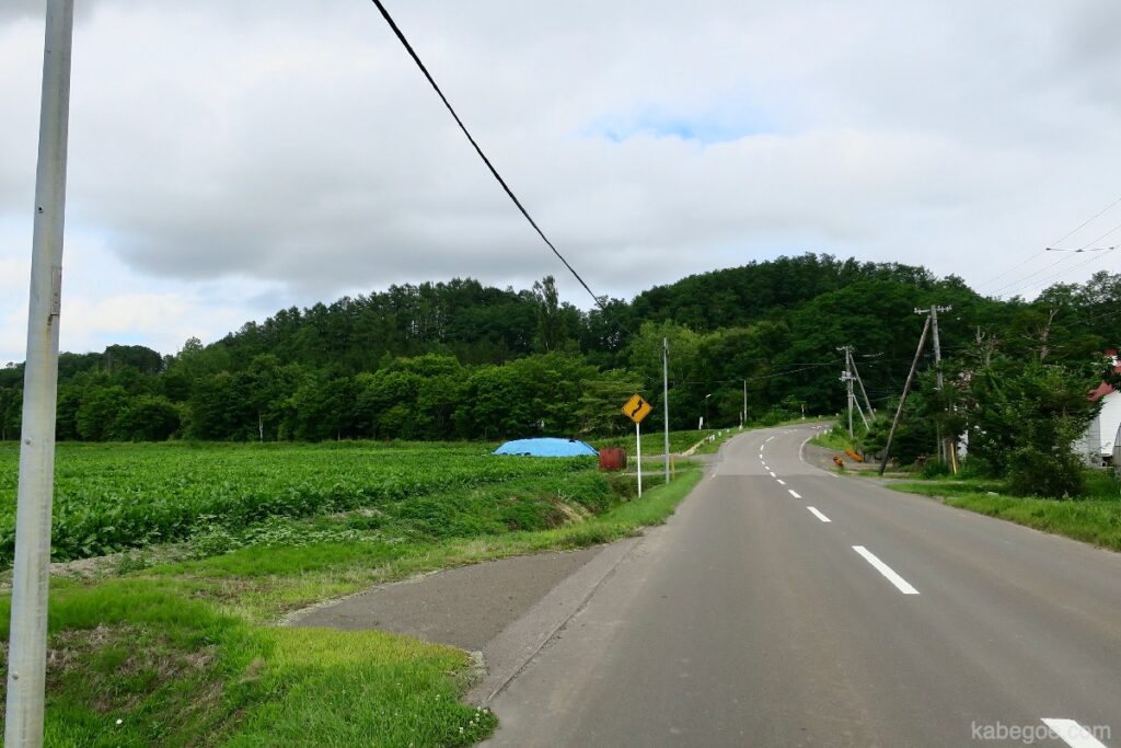 Weg van de luchthaven Memanbetsu naar het station Nishi-Memambetsu