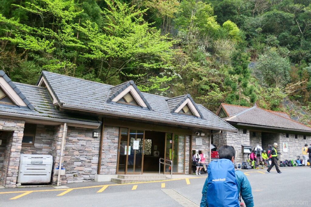 Pintu masuk jalur gunung trekking Yakushima