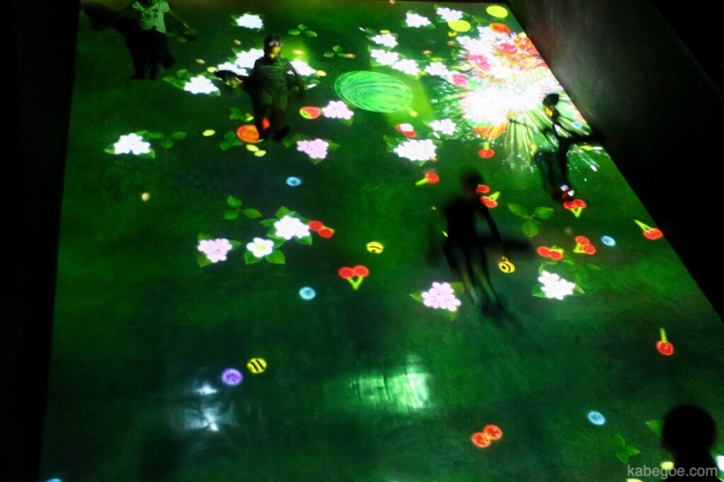 TeamLab Borderless «Forest of Exercise»