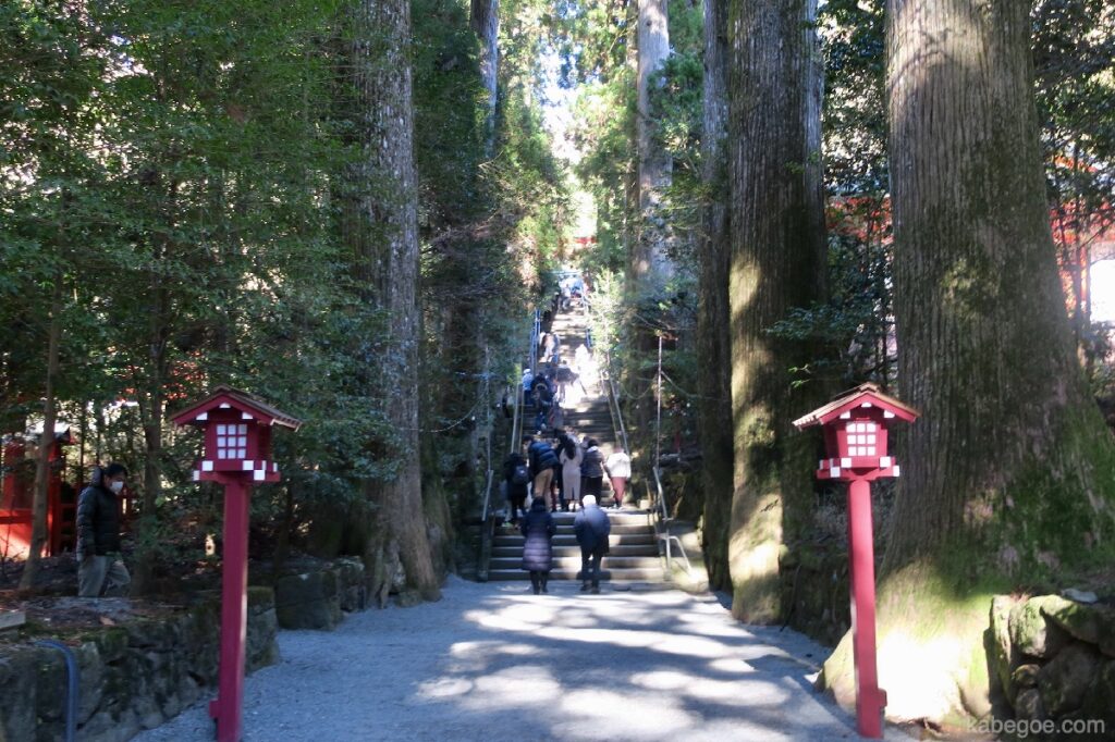 De benadering van Hakone Shrine