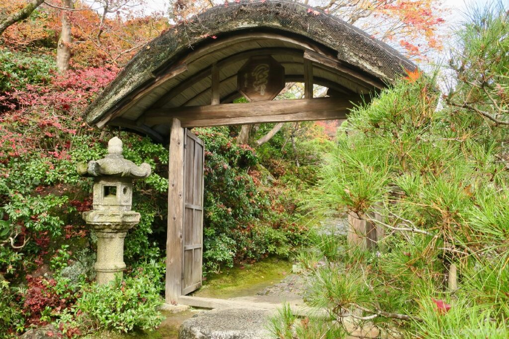 Centrale poort van Okochi Sanso Garden
