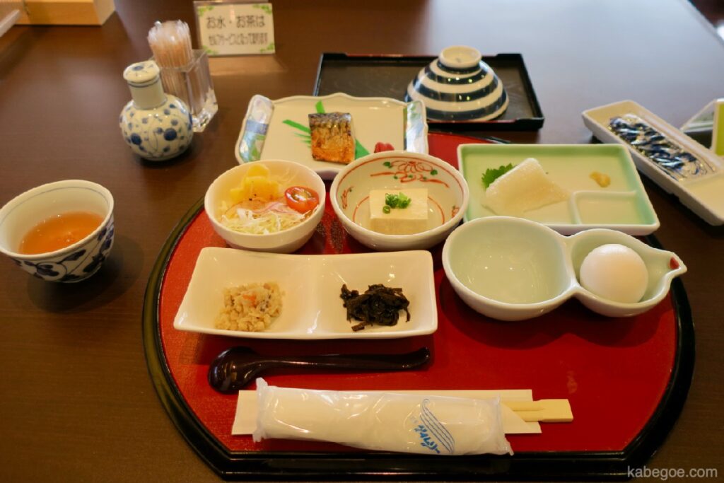 Frühstück im "Notojiso" auf Mitsukejima