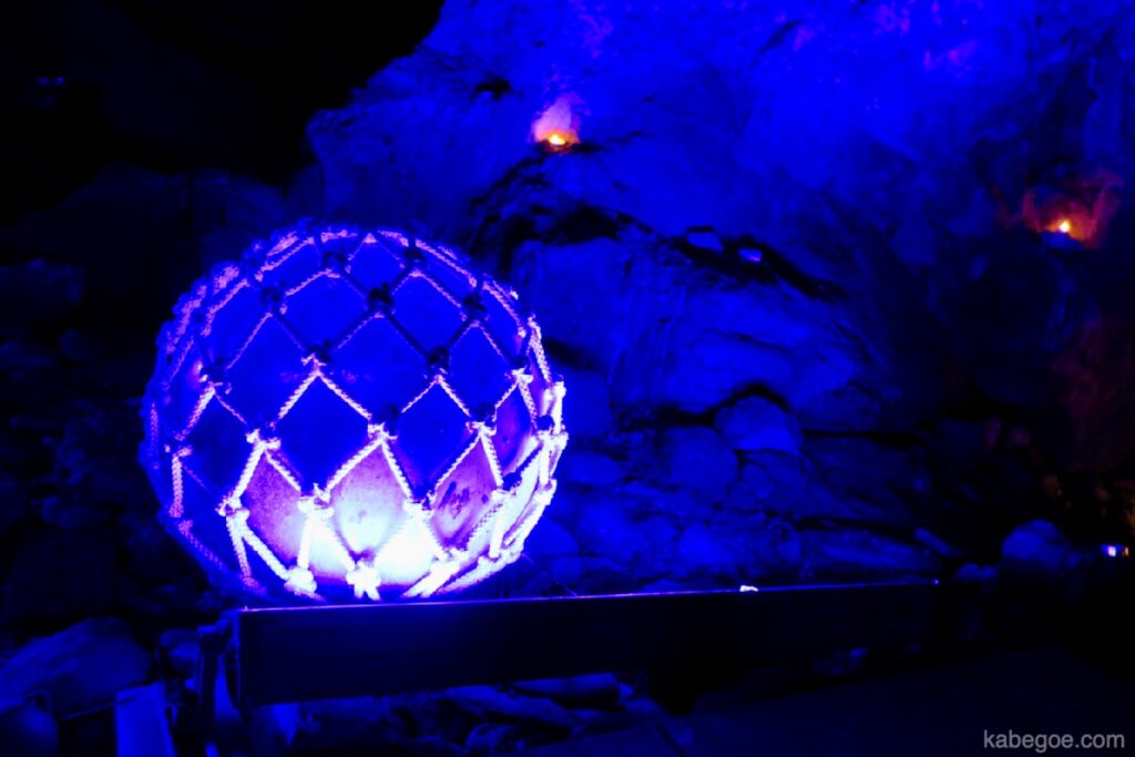 Голубая пещера на полуострове Ното