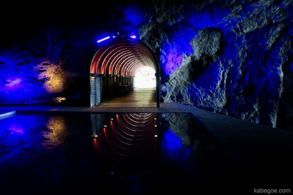 能登半島の青の洞窟