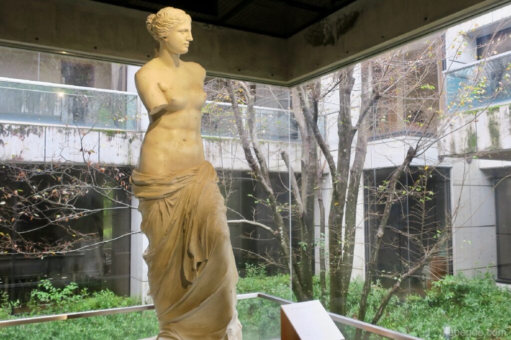 Venus de Milo ที่พิพิธภัณฑ์ประติมากรรมลูฟร์