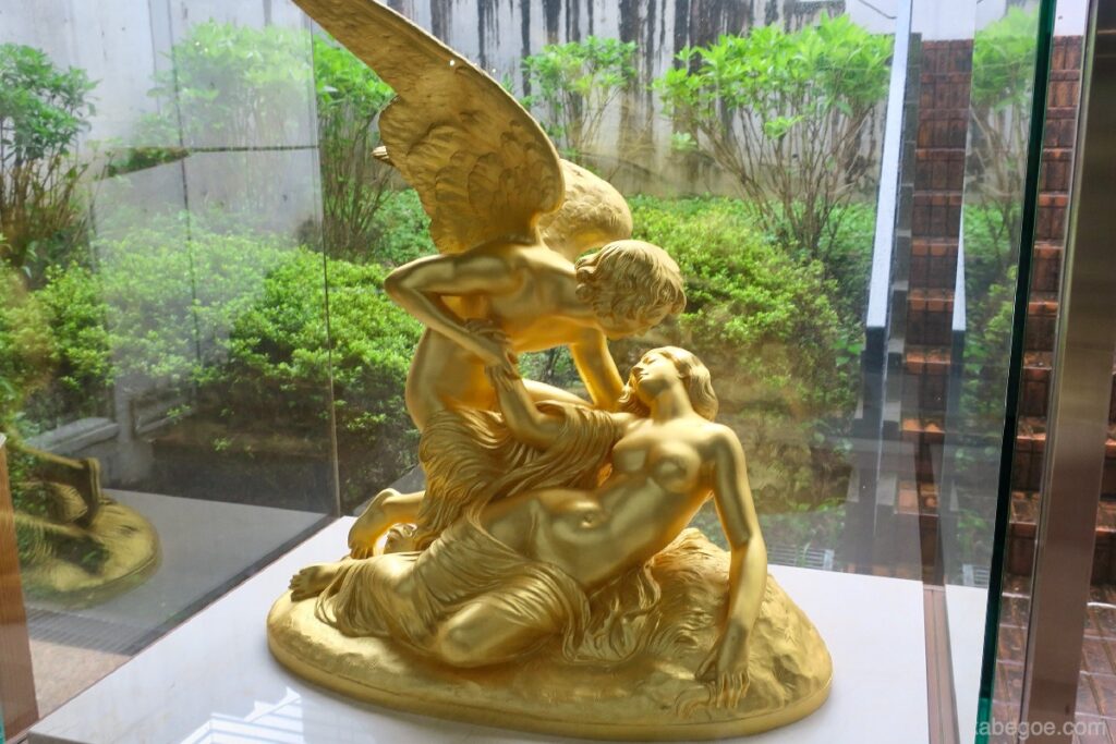 Амор и Пушике в Луврском музее скульптуры (по сценарию Оттина)